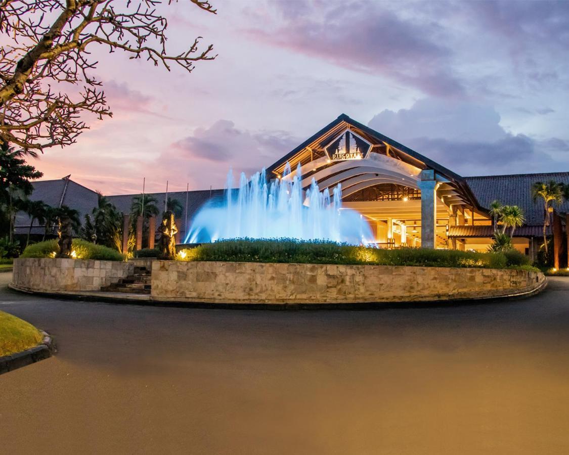 โรงแรมดิสคัฟเวอรี่ คาร์ติกา พลาซ่า กูตา ภายนอก รูปภาพ The entrance of the hotel