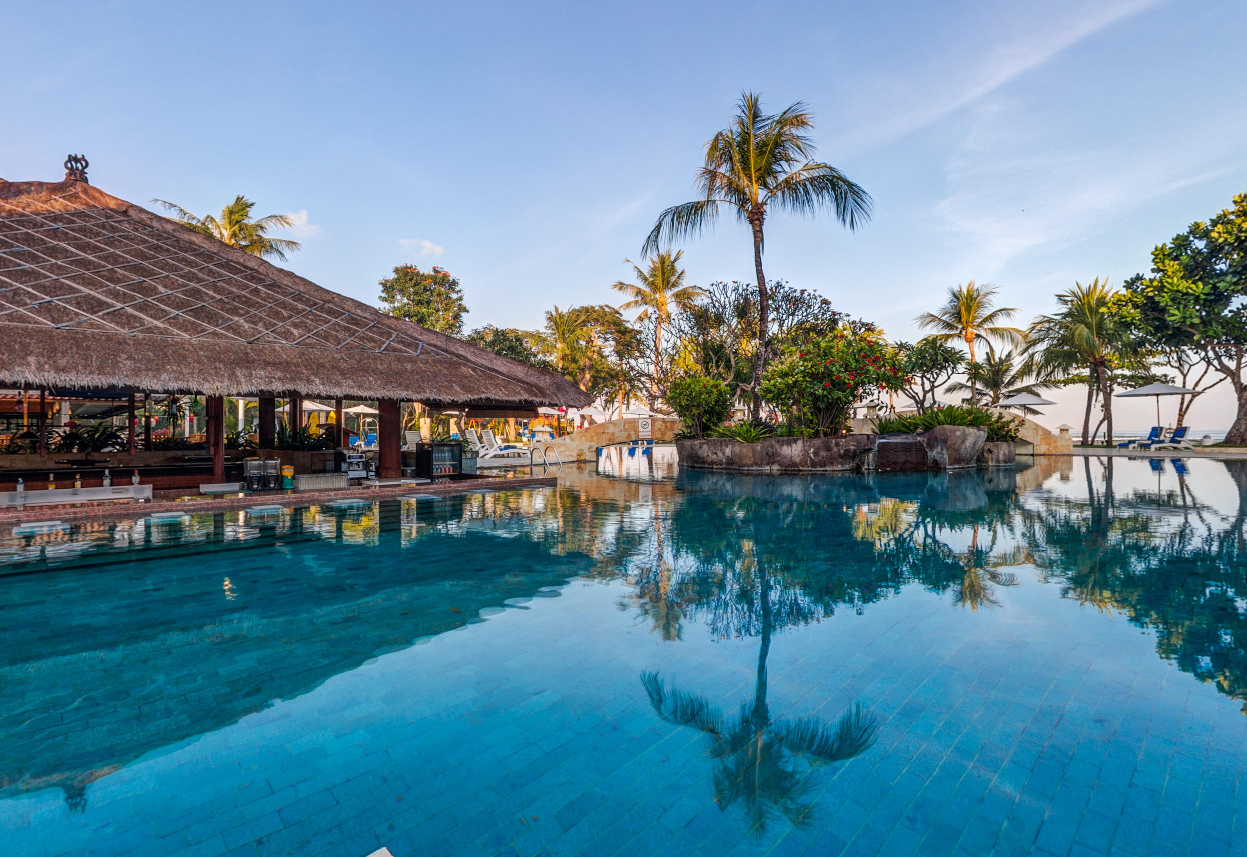โรงแรมดิสคัฟเวอรี่ คาร์ติกา พลาซ่า กูตา ภายนอก รูปภาพ The pool at the resort