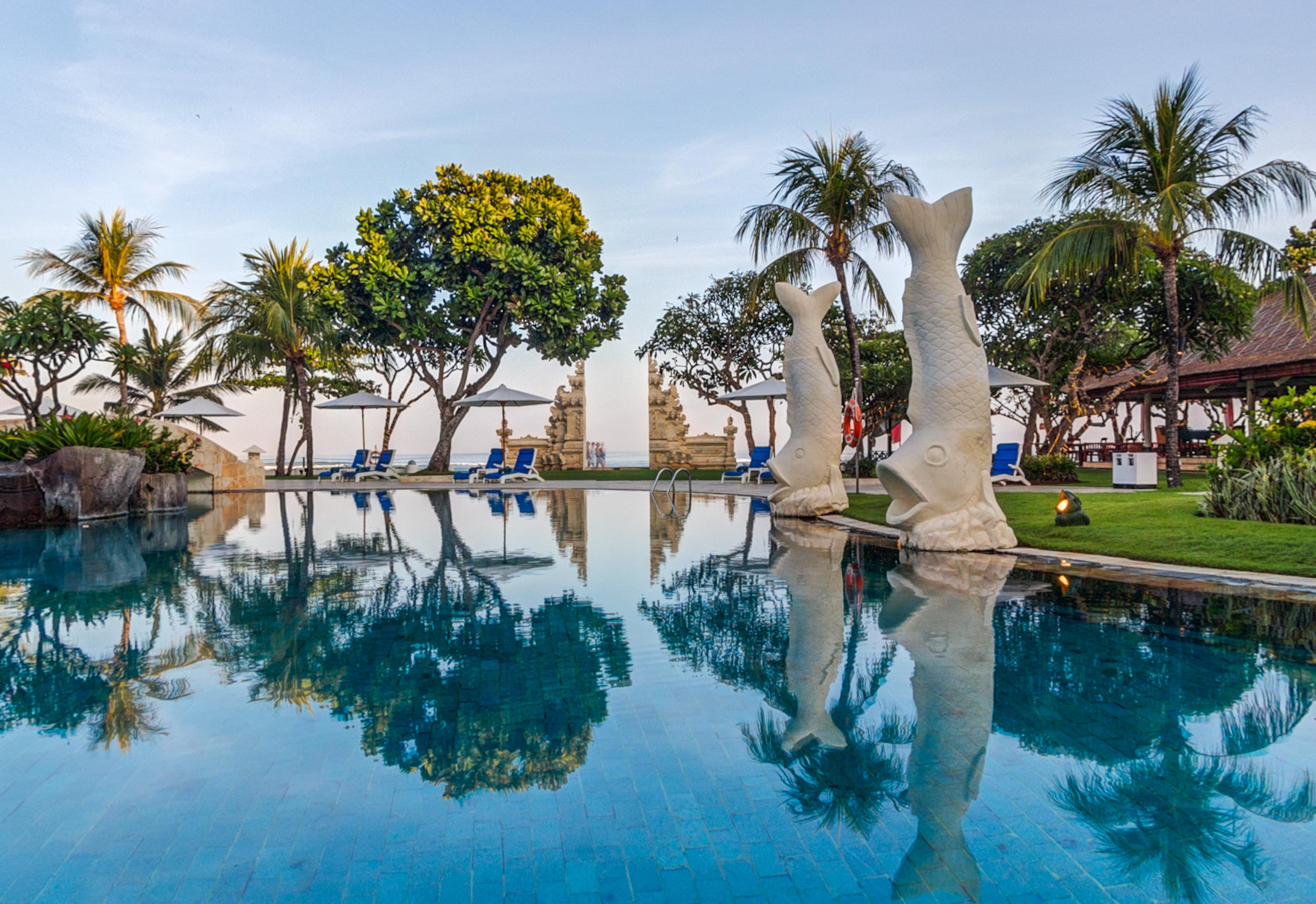 โรงแรมดิสคัฟเวอรี่ คาร์ติกา พลาซ่า กูตา ภายนอก รูปภาพ The swimming pool at the resort