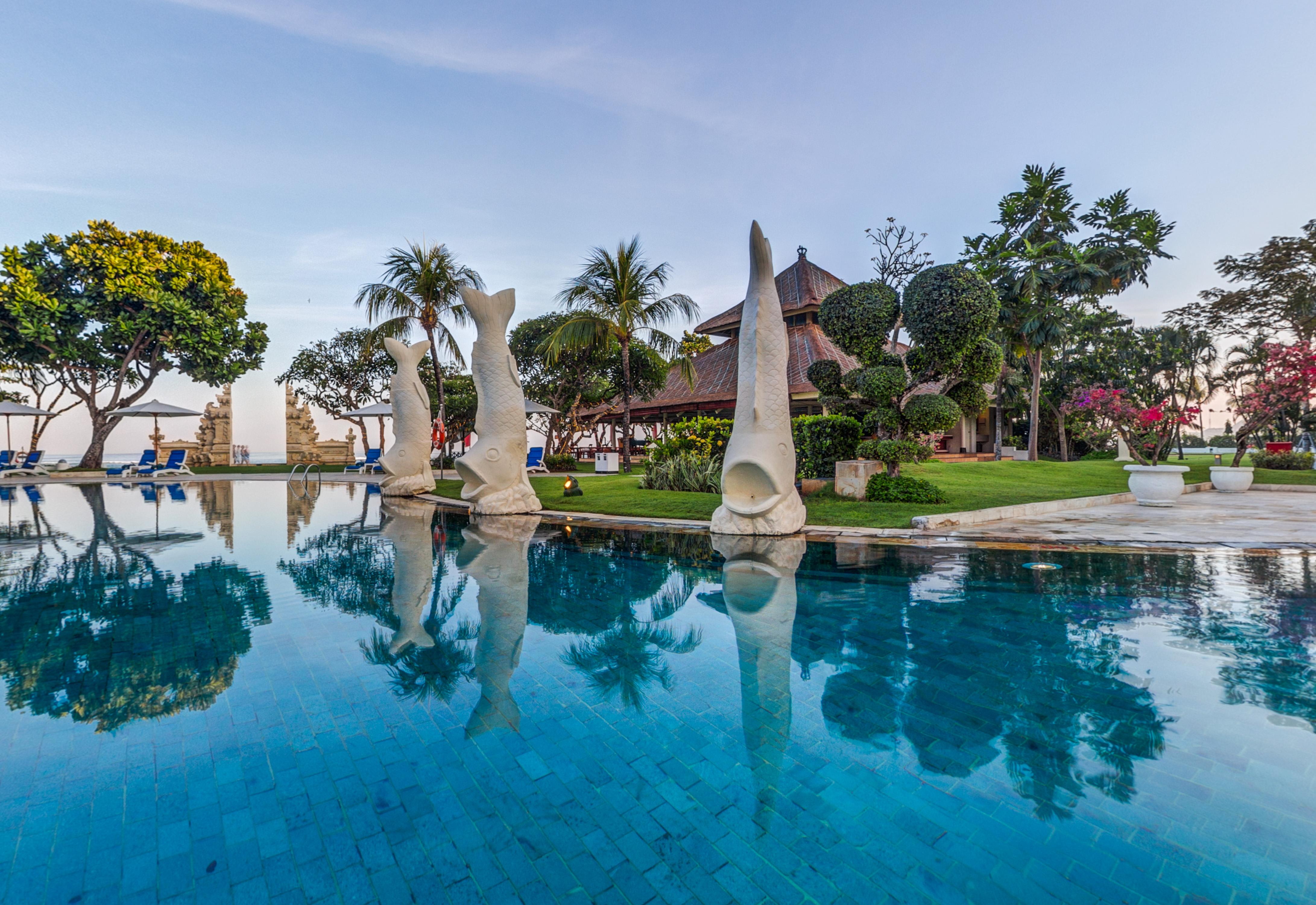 โรงแรมดิสคัฟเวอรี่ คาร์ติกา พลาซ่า กูตา ภายนอก รูปภาพ The swimming pool at the resort