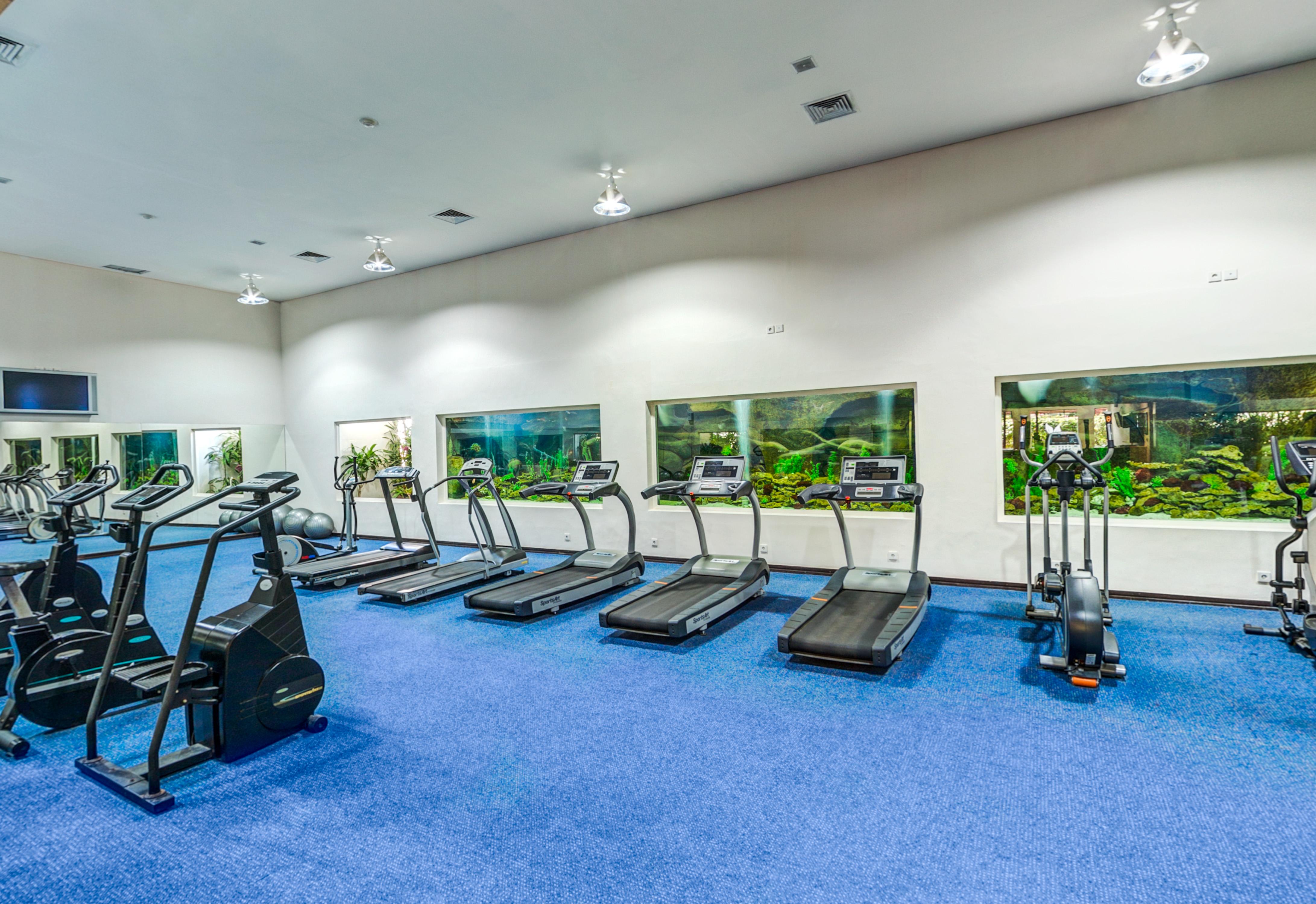 โรงแรมดิสคัฟเวอรี่ คาร์ติกา พลาซ่า กูตา ภายนอก รูปภาพ The gym at the hotel