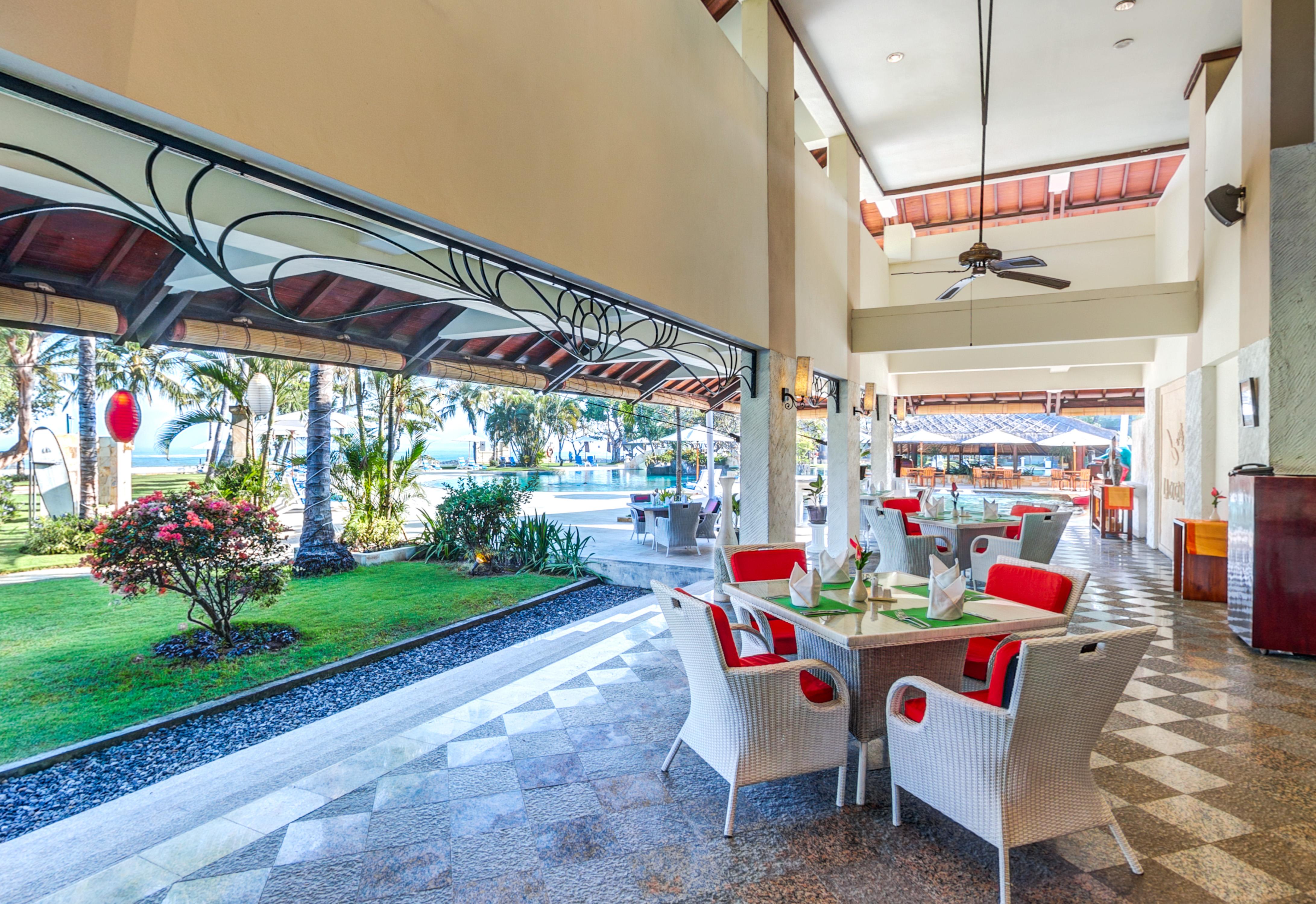โรงแรมดิสคัฟเวอรี่ คาร์ติกา พลาซ่า กูตา ภายนอก รูปภาพ The interior of the hotel