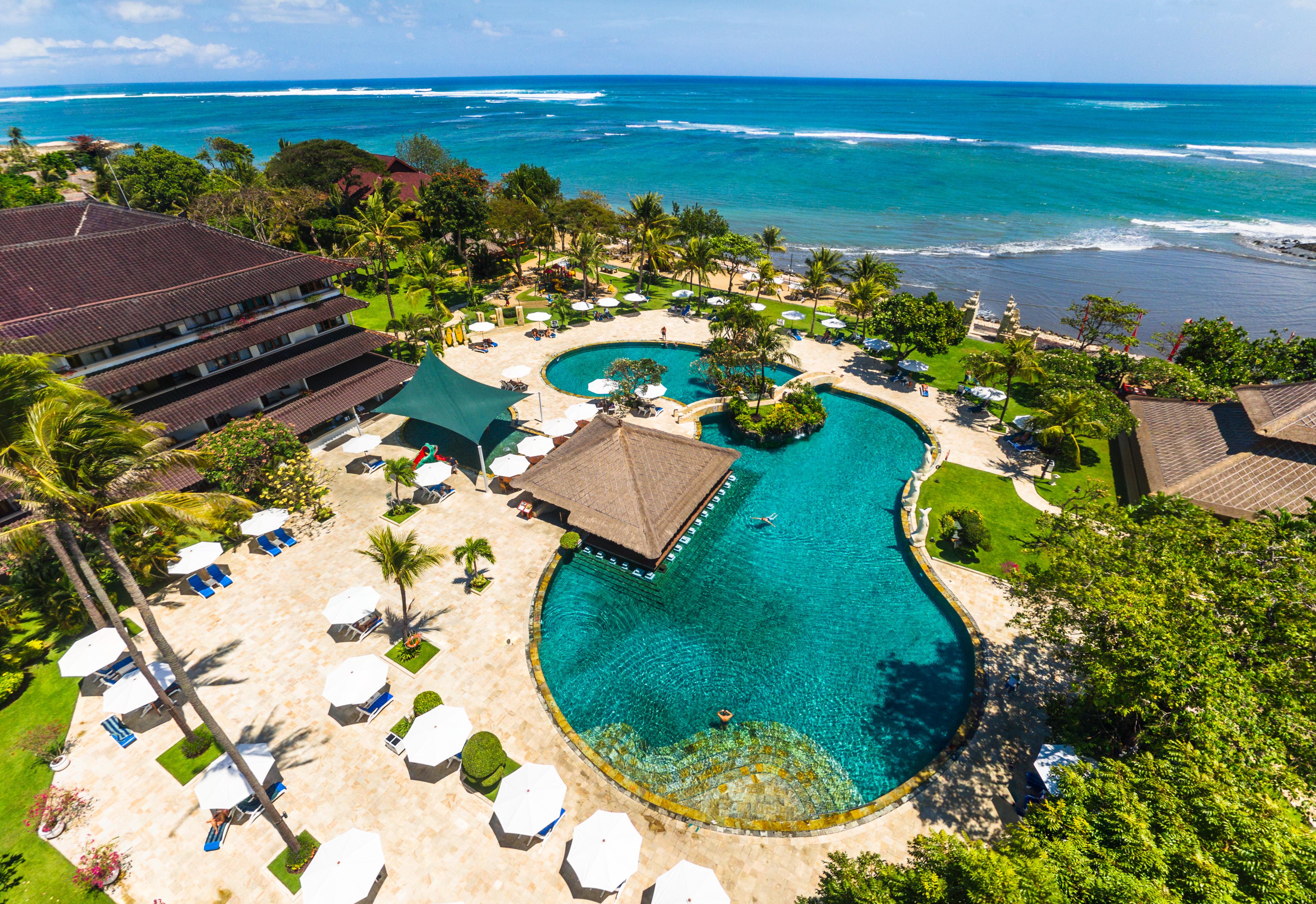 โรงแรมดิสคัฟเวอรี่ คาร์ติกา พลาซ่า กูตา ภายนอก รูปภาพ Aerial view of the pool at the InterContinental Resort Bali
